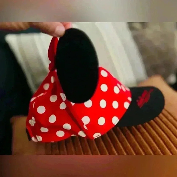 Adult Minnie Mouse ears hat like new